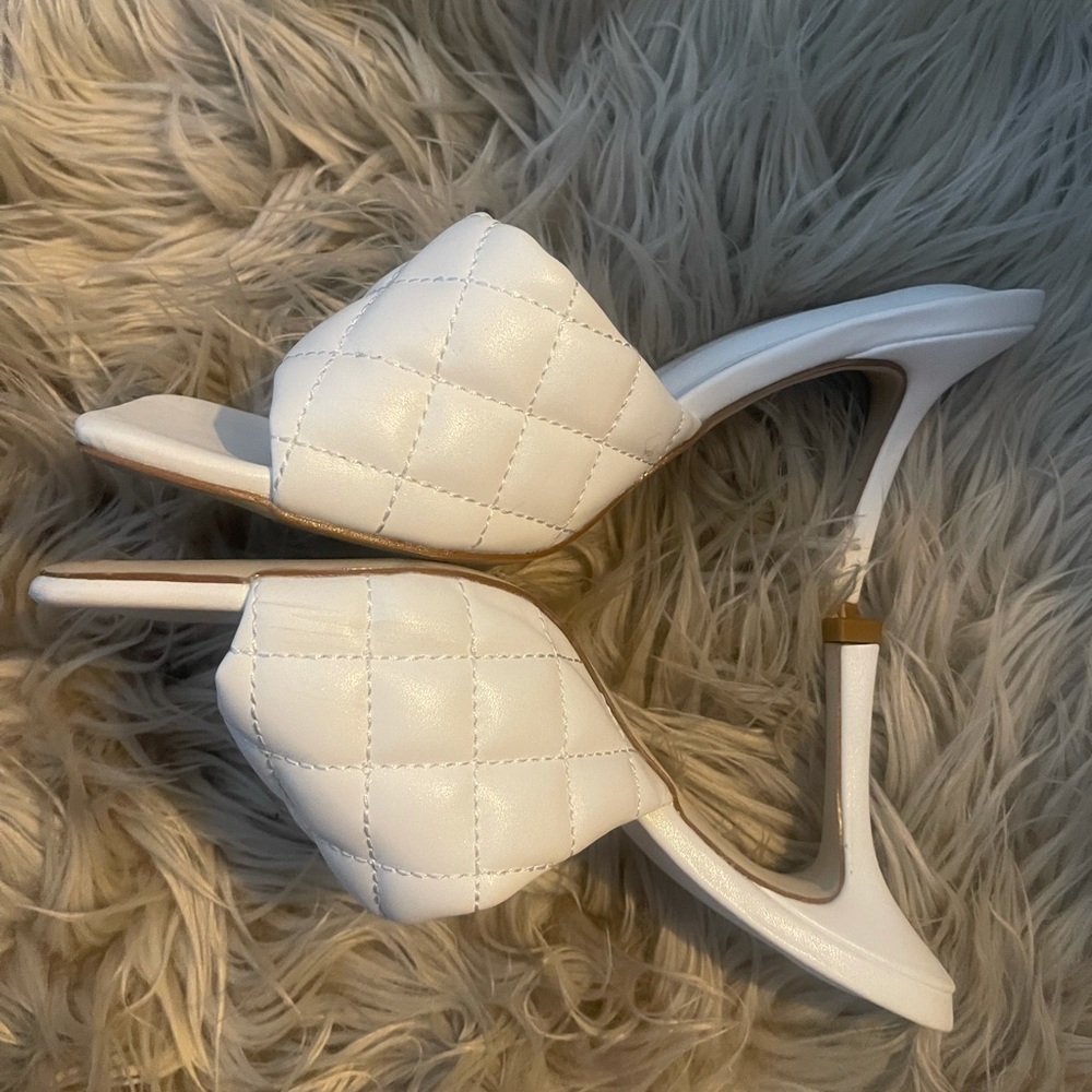 Like new size 8 square toe white quilted mules